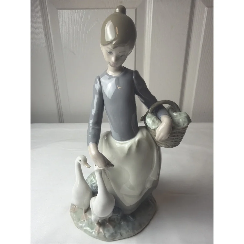 Rare Genuine LLADRO Porcelain‎ Girl Feeding Geese Spain 10 in. With Box